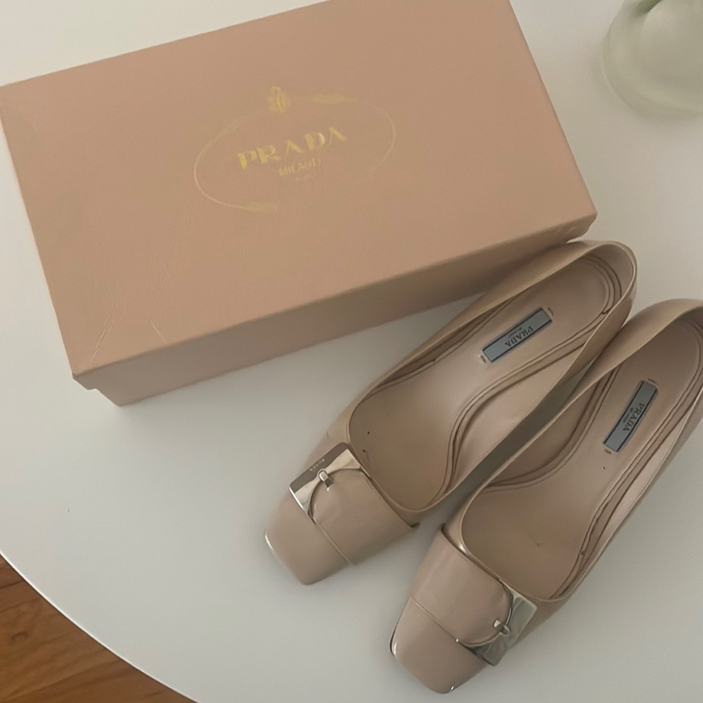 PRADA patent leather kitten heel with buckle 40.5